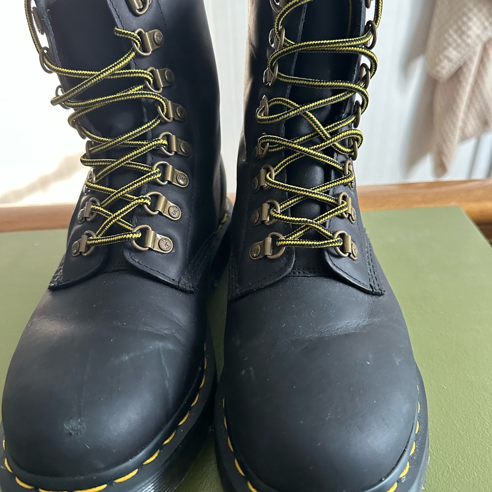 Dr. Martens 1460 Pascal Black Leather Boots – Faux Fur Lined – US Women’s 8